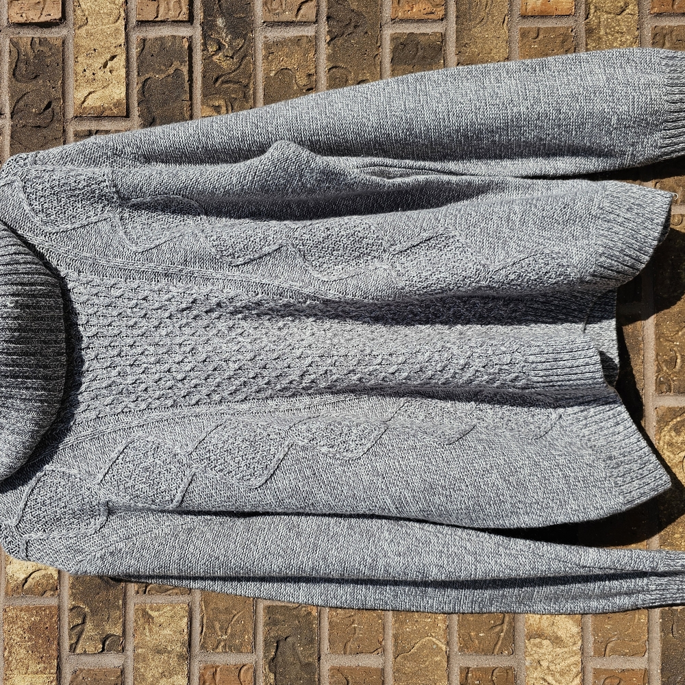 Men's Gray Cable Knit Sweater
